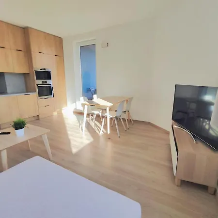 Schanz - Quietly Oriented - Private Parking - Balcony Apartment *