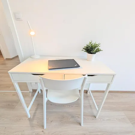 Schanz - Quietly Oriented - Private Parking - Balcony アパート *